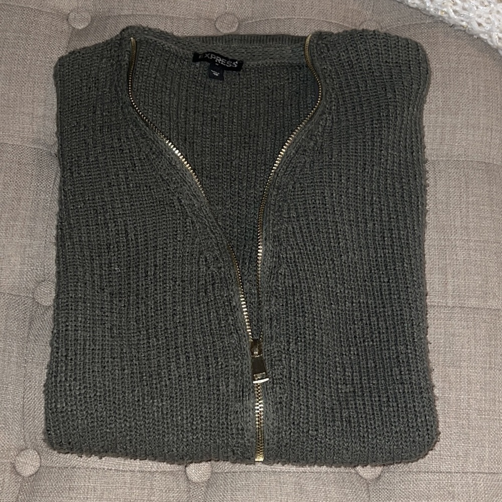 Express Sweater - Picture 2 of 3